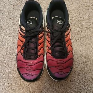 Nike Women's Gradient Red and Pink Sneakers